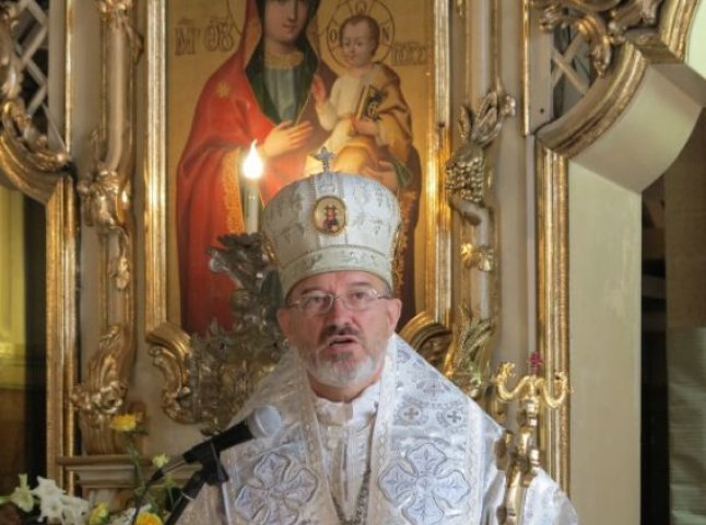 Єпископ Мілан пригощав вірників джерельною водою