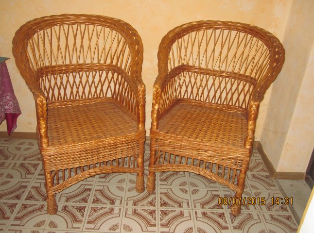 Два больших кресла из лозы
