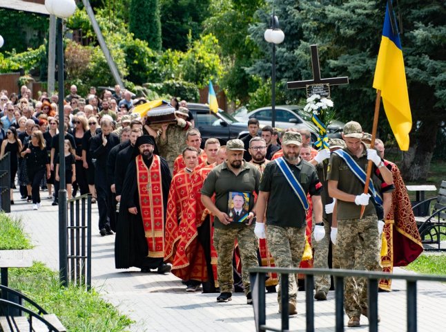 В Ужгороді поховали Героя, який загинув, захищаючи Україну