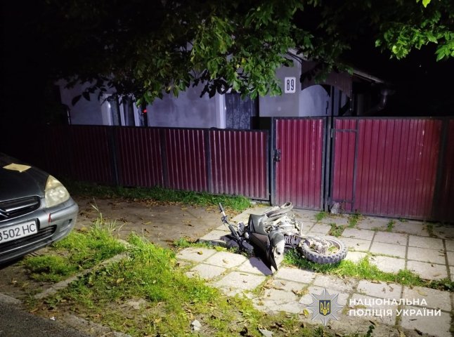 Опівночі двоє підлітків на мотоциклі потрапили в жахливу ДТП: один у важкому стані