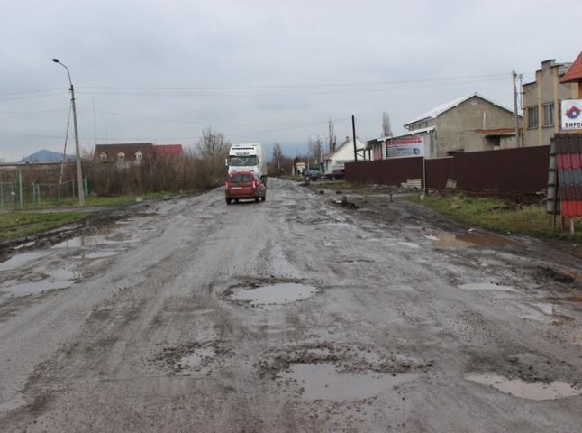Пряшівська-об’їзна у Мукачеві: стан дороги, який шокує