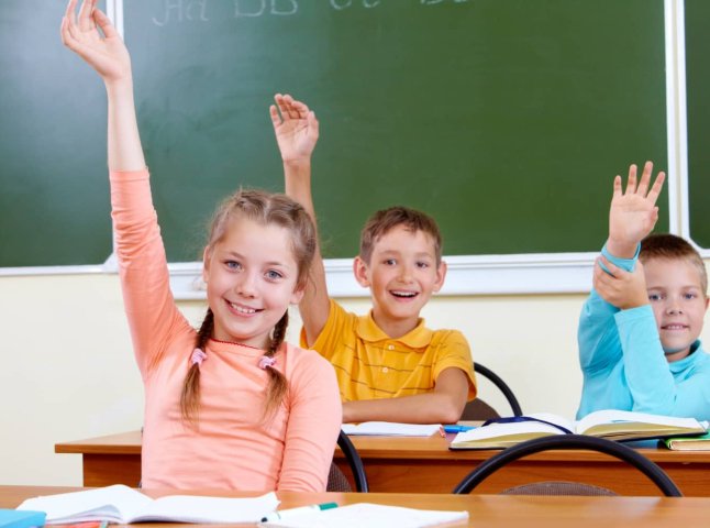 В Ужгороді батьки вже можуть записати дітей до 1 класу