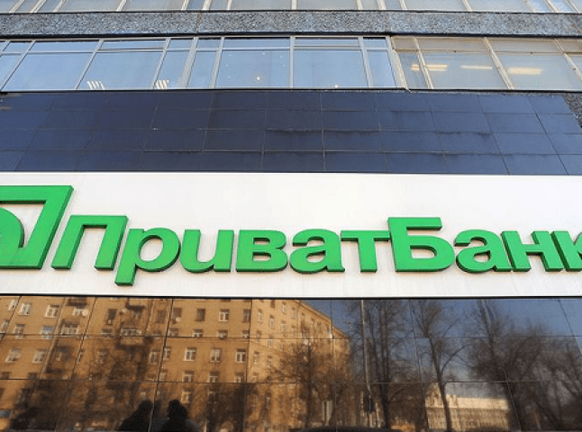 В Ужгороді більшість банкоматів "Приватбанку" пусті