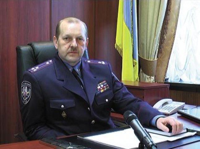 Керівник закарпатської міліції не піддався на вмовляння мітингувальників написати заяву про відставку 