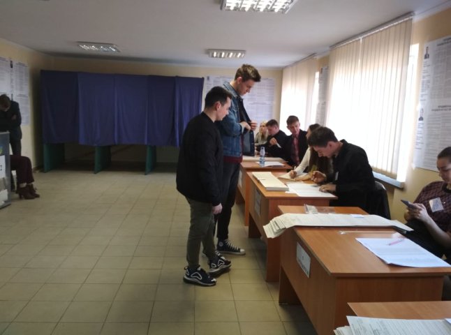 В Ужгороді студенти не поспішають на голосування