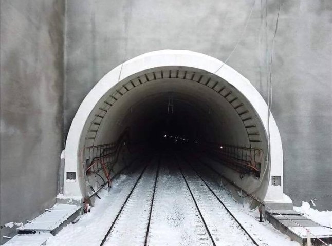 Першим через новий Бескидський тунель проїде вантажний потяг до Словаччини