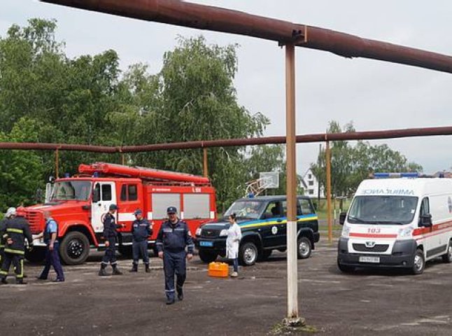 В Іршаві правоохоронці та рятувальники евакуювали учнів двох шкіл (ФОТО)