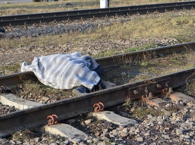 На Мукачівщині на залізничній колії знайшли труп людини