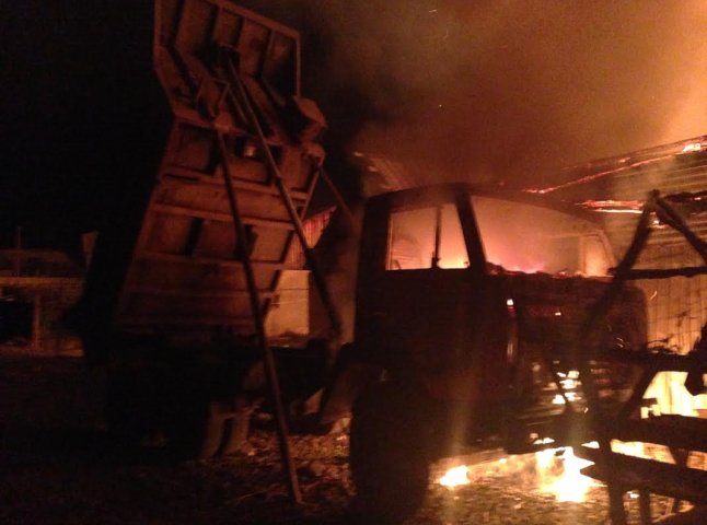 МНС нарахувало 7 спалених автомобілів у ромському поселенні Мукачева