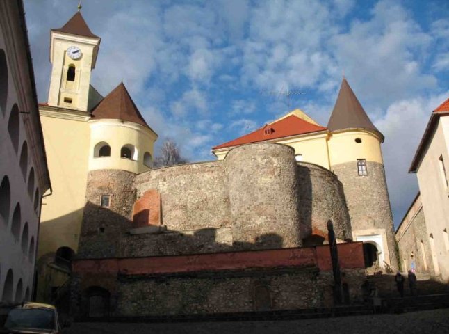 Делегацію з Євросоюзу зустрічали в замку "Паланок" (ВІДЕО)