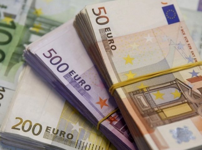 Євро перевалило за 30 гривень