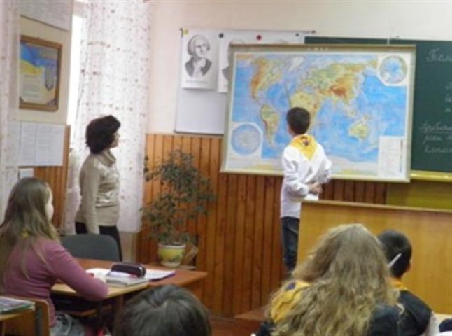 У Мукачівській ЗОШ №1 атестувались вчителі географії