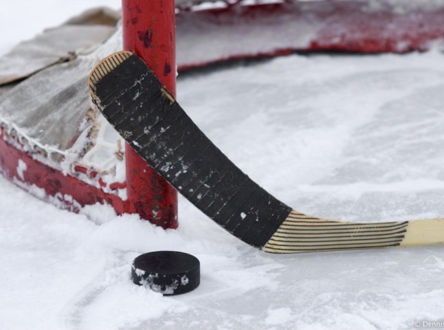 На штучній ковзанці “Срібний лід” пройде хокейний турнір – “Кубок Закарпаття”