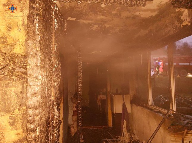 На світанку в одному з сіл Хустщини вирувала пожежа