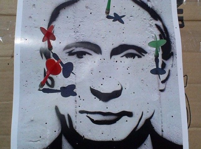 В Ужгороді ласують млинцями та стріляють у Путіна