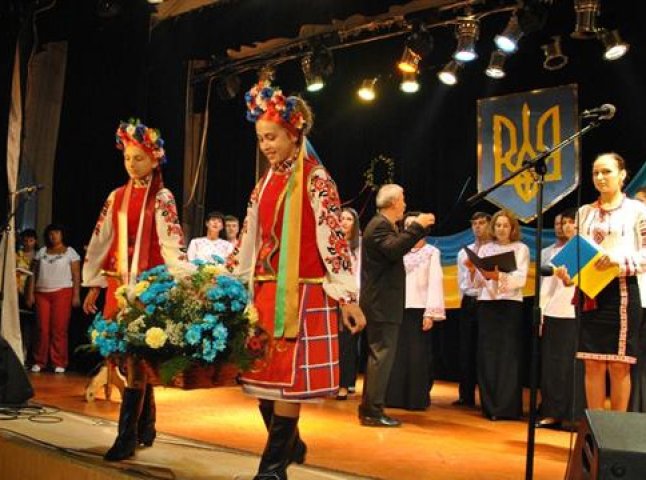 У міському будинку культури відбувся звітний концерт творчих колективів Мукачева (ВІДЕО)