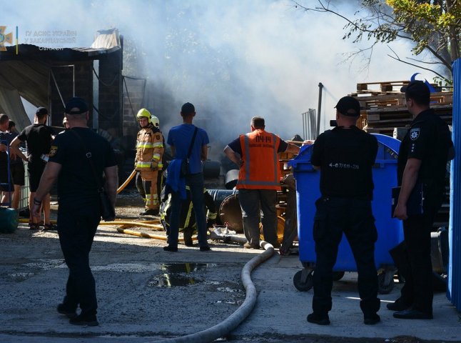 Пожежа на СТО в Мукачеві: дружина власника поспілкувалась із журналістами