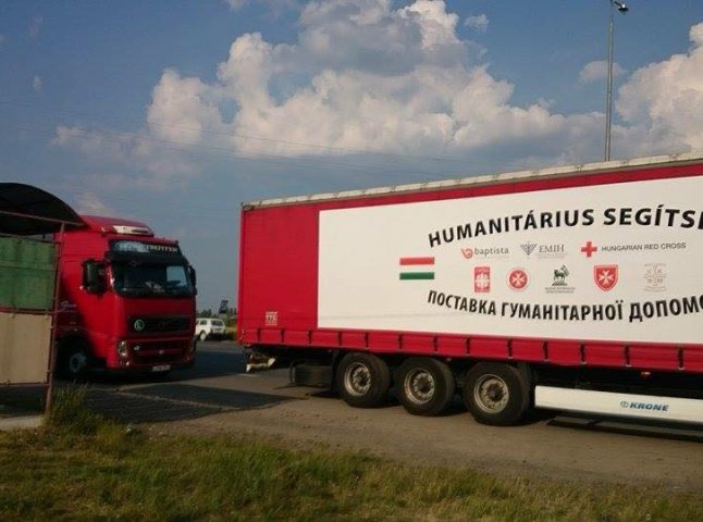 Угорський "гумконвой" пропустили на територію України