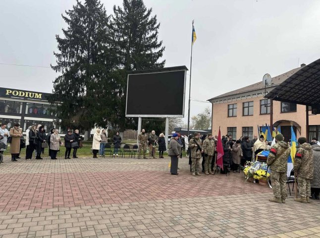 В області поховали військового, який минулого тижня загинув на Донеччині