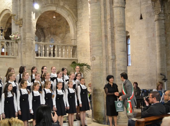 Хор учнів старших класів Ужгородської ДМШ №1 представляв Україну на конкурсі хорових колективів в Італії