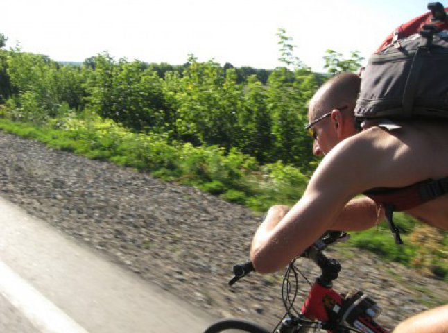 Сумський велосипедист встановив рекорд: від Луганська до Чопа за 109 годин