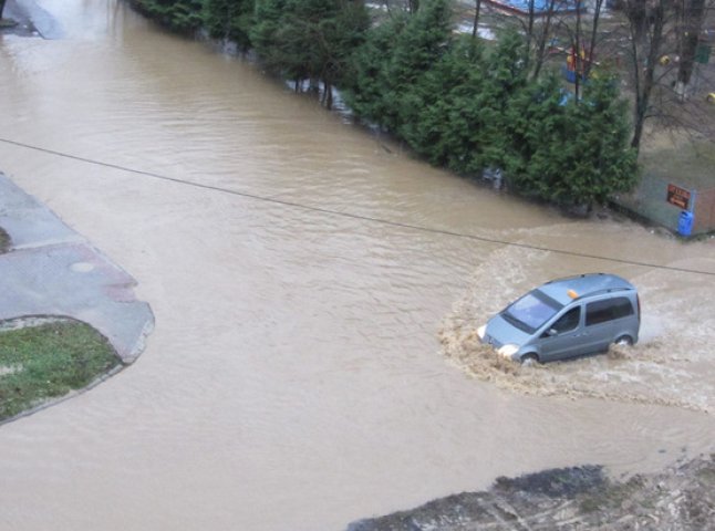 В Ужгороді затопило Новий район