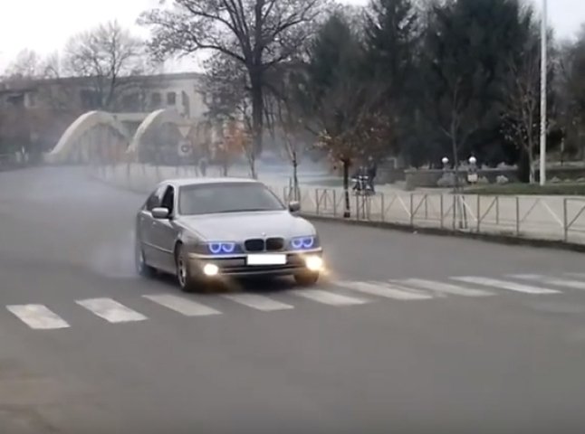 У мережу виклали відео "понтів" молоді в Іршаві та їхній дрифт на BMW