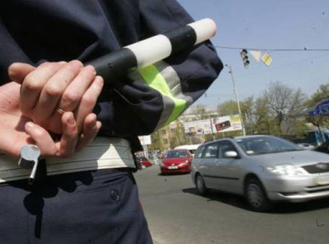 Біля Великої Копані ДАІвці затримали автомобіль з нелегалами з Молдови