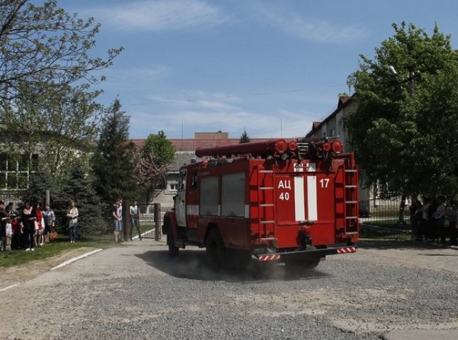 З однієї із шкіл Мукачева "евакуювали" учнів