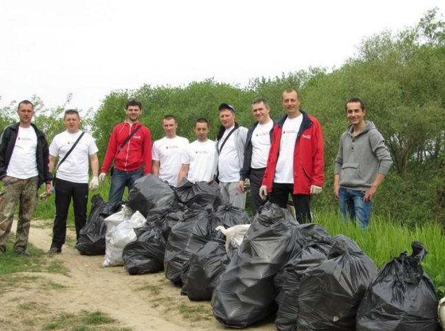 Мукачівці приєднались до акції "Зробимо Україну чистою"