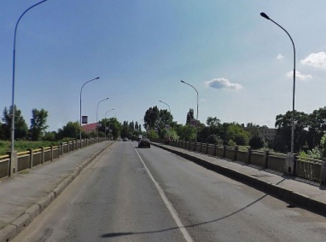 В Ужгороді біля транспортного моста буде перекрито рух автомобілів