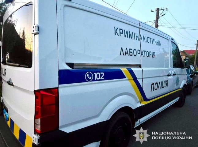 Чоловік у калюжі крові: на Берегівщині сталася непоправна трагедія