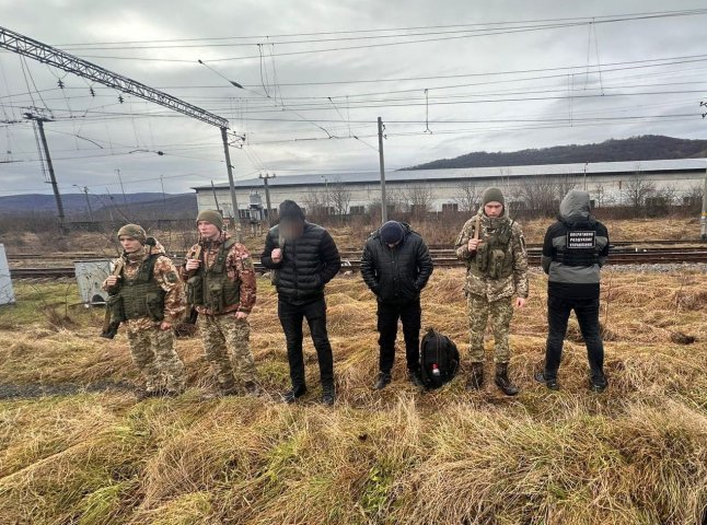 На кордоні із Словаччиною затримали 7 чоловіків призовного віку