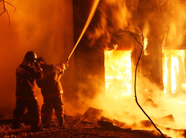 В Ужгороді через пожежу з готелю евакуювали 7-х осіб