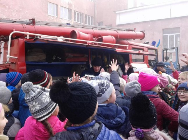 Рятувальники провели акцію для чопських школярів