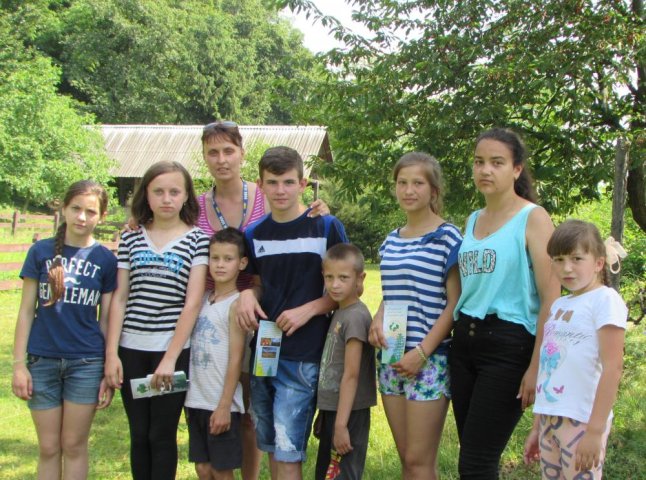 Вихованці літнього табору "Веселка" відвідали національний парк "Зачарований край"