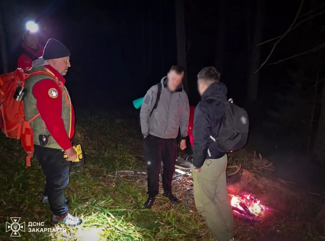 Рятувальники знайшли туристів, які заблукали поблизу Говерли