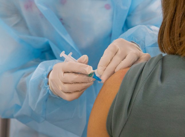 В громаді Мукачева рівень вакцинації населення досяг 44%