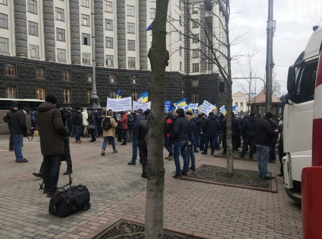 Далекобійники зі всієї України протестують у Києві