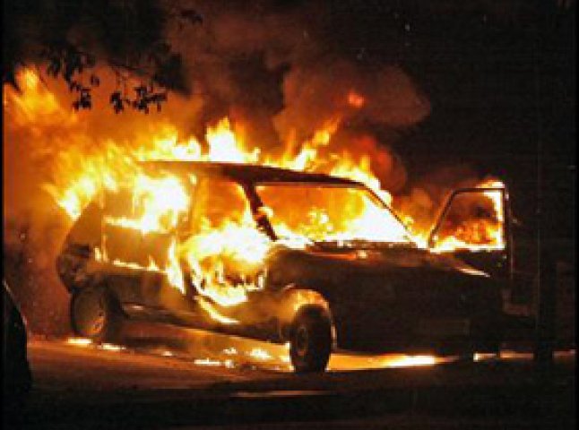 Вночі в Мукачеві та районі загорілись 2 авто