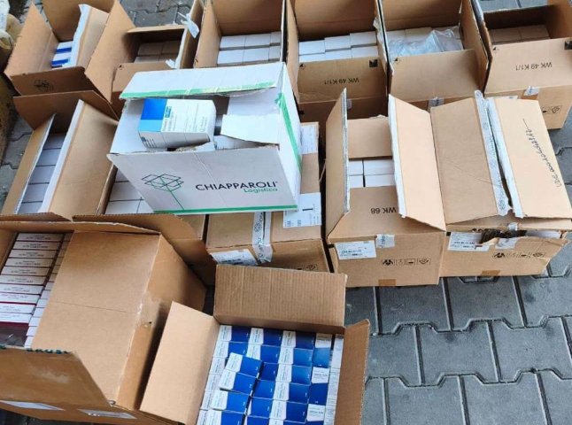 Замість продуктів і матраців: у «Дяковому» знайшли неочікуване в гумвантажі