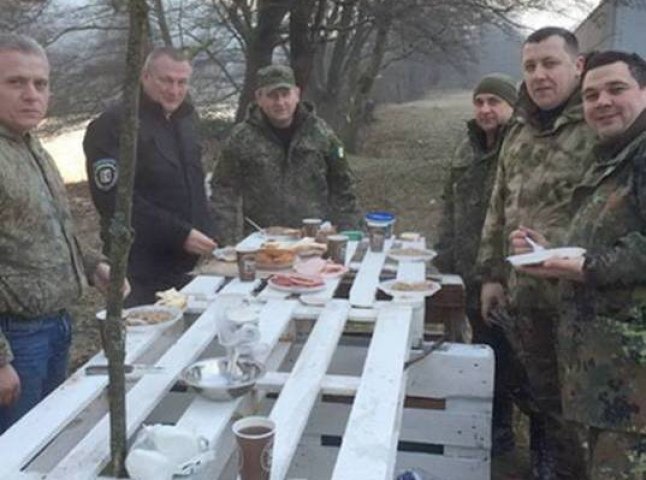 Після ранкового "чаювання" з керівником закарпатської поліції, тиловики покращили харчування спецназівців