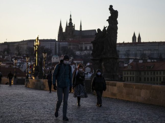Пандемія в Чехії: за добу виявили рекордну кількість хворих