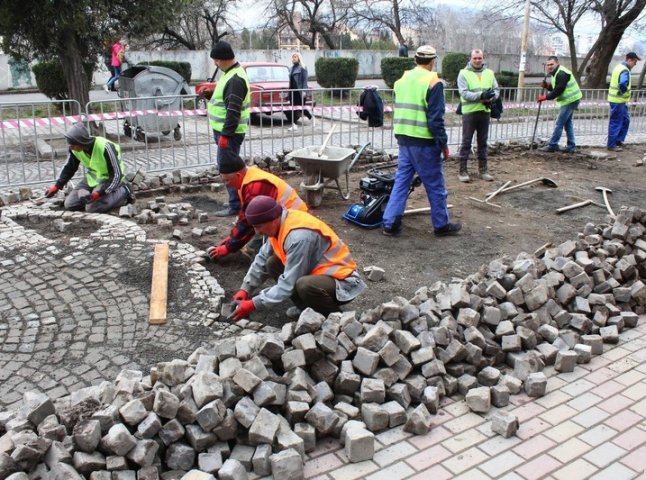 У Мукачеві ремонтують вулиці