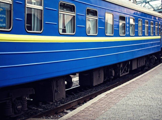 У День Конституції України курсуватиме додатковий потяг сполученням "Ужгород-Київ"