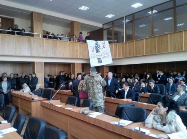 Через відсутність частини депутатів сесія Ужгородської міськради не розпочалась