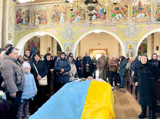 У селі Страбичово поховали загиблого на війні Героя