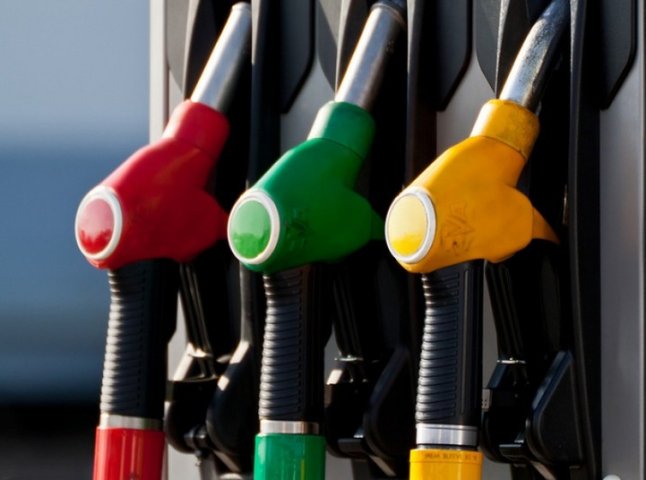Мережі АЗС знижують ціни на бензини