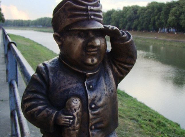 В Ужгороді ледь не поцупили скульптуру бравого солдата Швейка