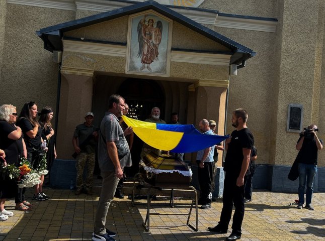 Мукачево провело в останню путь полеглого воїна
